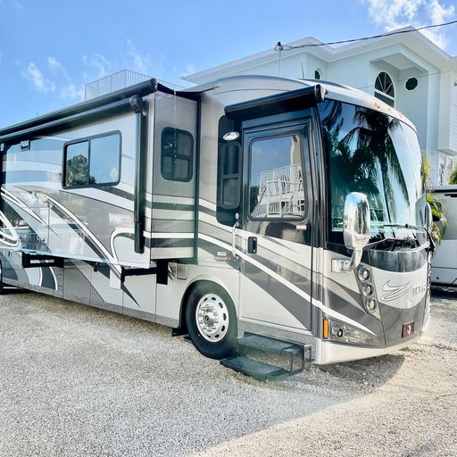 2012 Winnebago Tour 42 Bath & a Half Model