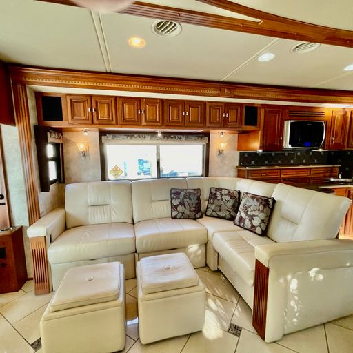 2012 Winnebago Tour 42 Bath & a Half Model