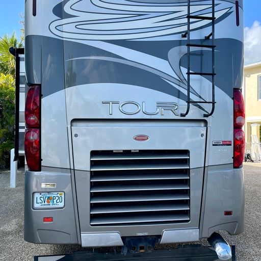 2012 Winnebago Tour 42 Bath & a Half Model