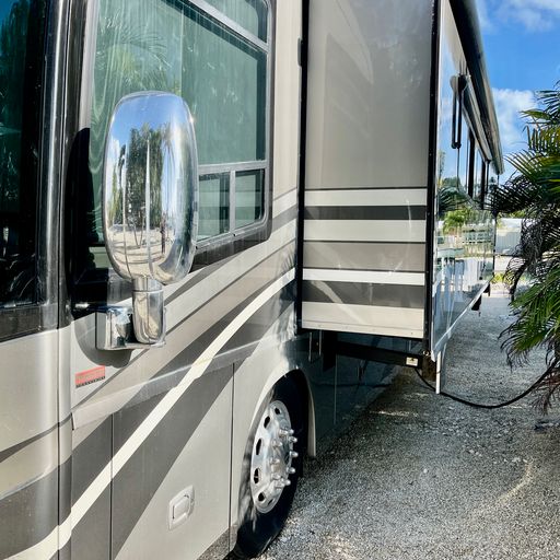 2012 Winnebago Tour 42 Bath & a Half Model