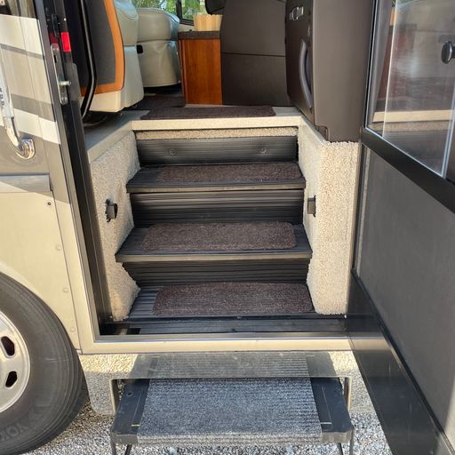 2012 Winnebago Tour 42 Bath & a Half Model