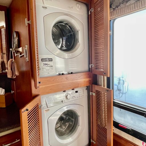 2012 Winnebago Tour 42 Bath & a Half Model